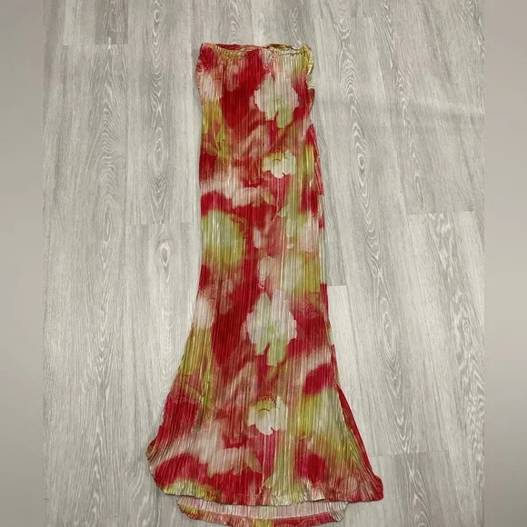 Pleated Maxi dress - Picture 3 of 3